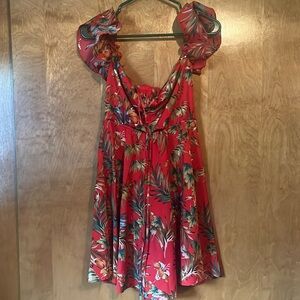 Very sexy cut out in the front ruched front. Off the shoulder. Very sexy.